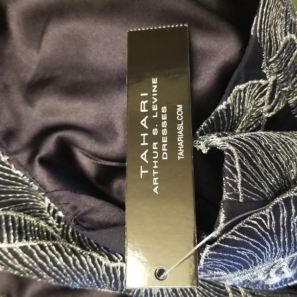 Stunning Tahari navy and white dress NWT - Picture 11 of 15